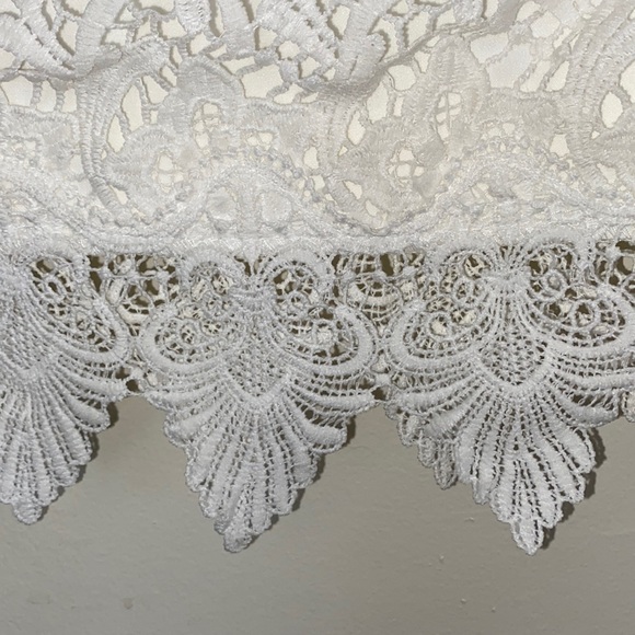 Papaya Skirt. White. Sz S.  Papaya runs small. Fits like an XS.  Very pr… - Picture 3 of 7